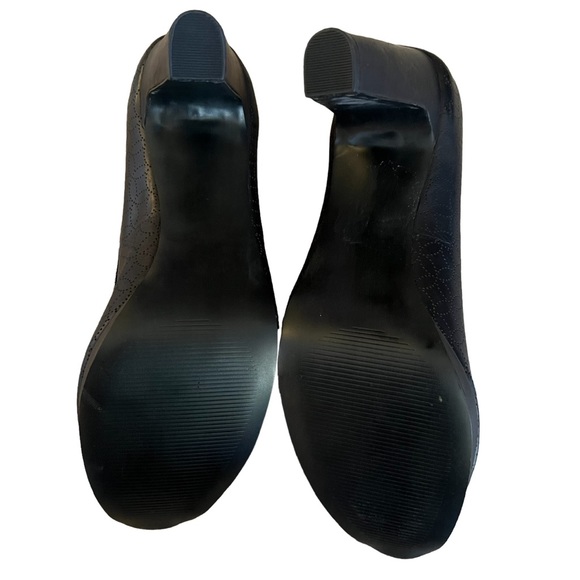 Fossil Women’s Size 10 Black Perforated Peep Toe Heels. - Picture 10 of 10